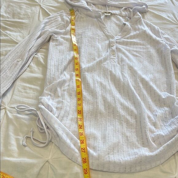 Billabong Women's White Roll Tab Long Sleeves Hooded Button-Up Top Size Medium - Picture 6 of 9